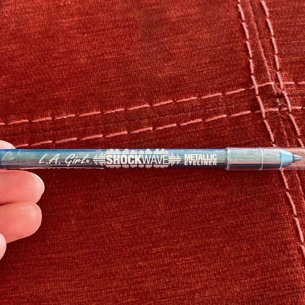 3/$15 🆕LA GIRL: Shockwave Metallic Eye Liner- Ocean